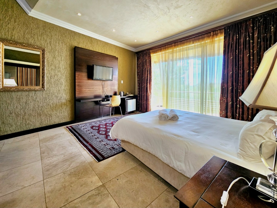 8 Bedroom Property for Sale in Waverley Free State